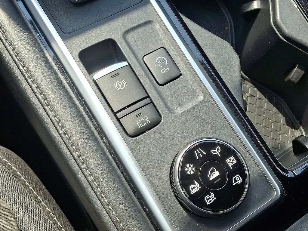 Used 2024 Nissan Pathfinder SV AWD/4WD image 15