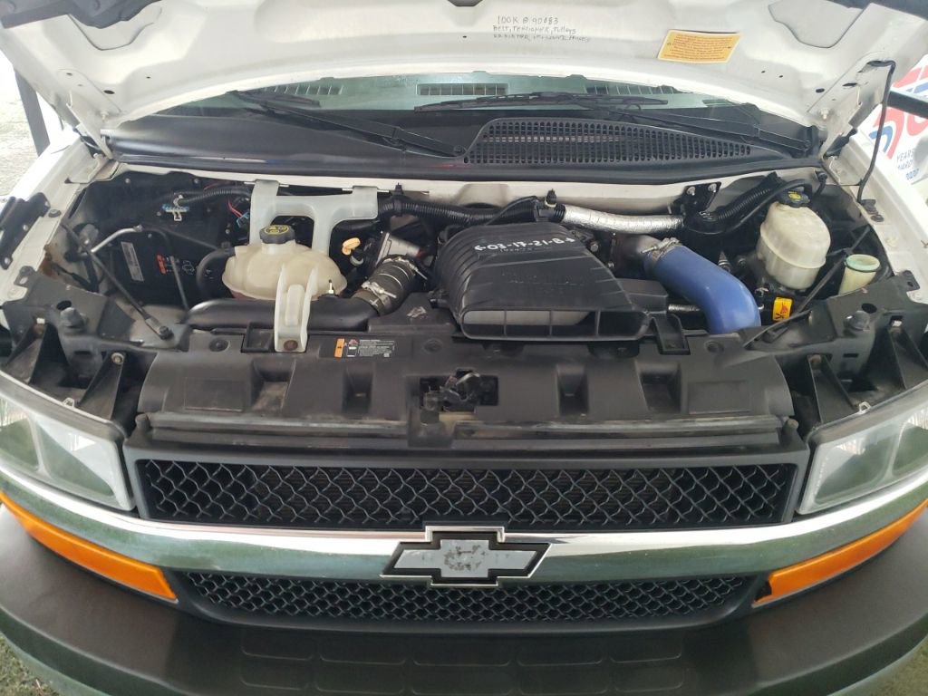 Used 2015 Chevrolet Express 4500 w/ Shuttle Bus Package RWD image 30