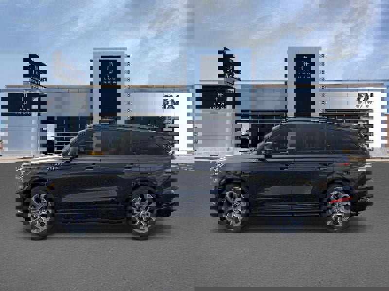 New 2026 Lincoln Aviator AWD w/ Jet Appearance Package image 3