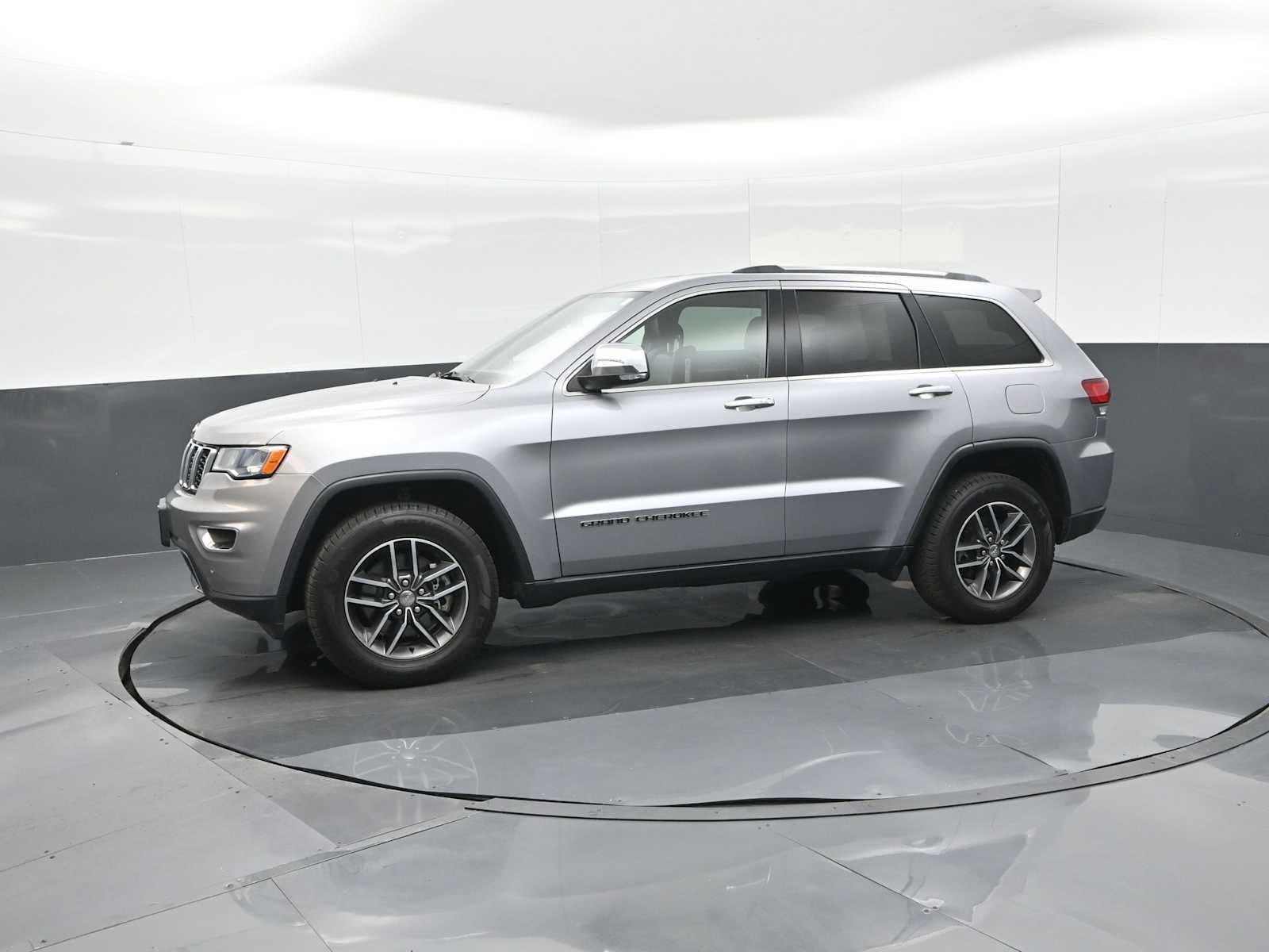 Used 2021 Jeep Grand Cherokee Limited w/ Luxury Group II AWD/4WD image 4