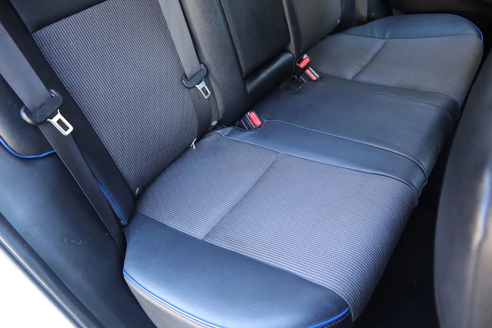 Used 2018 Toyota Corolla SE w/ SE Premium Package FWD image 26