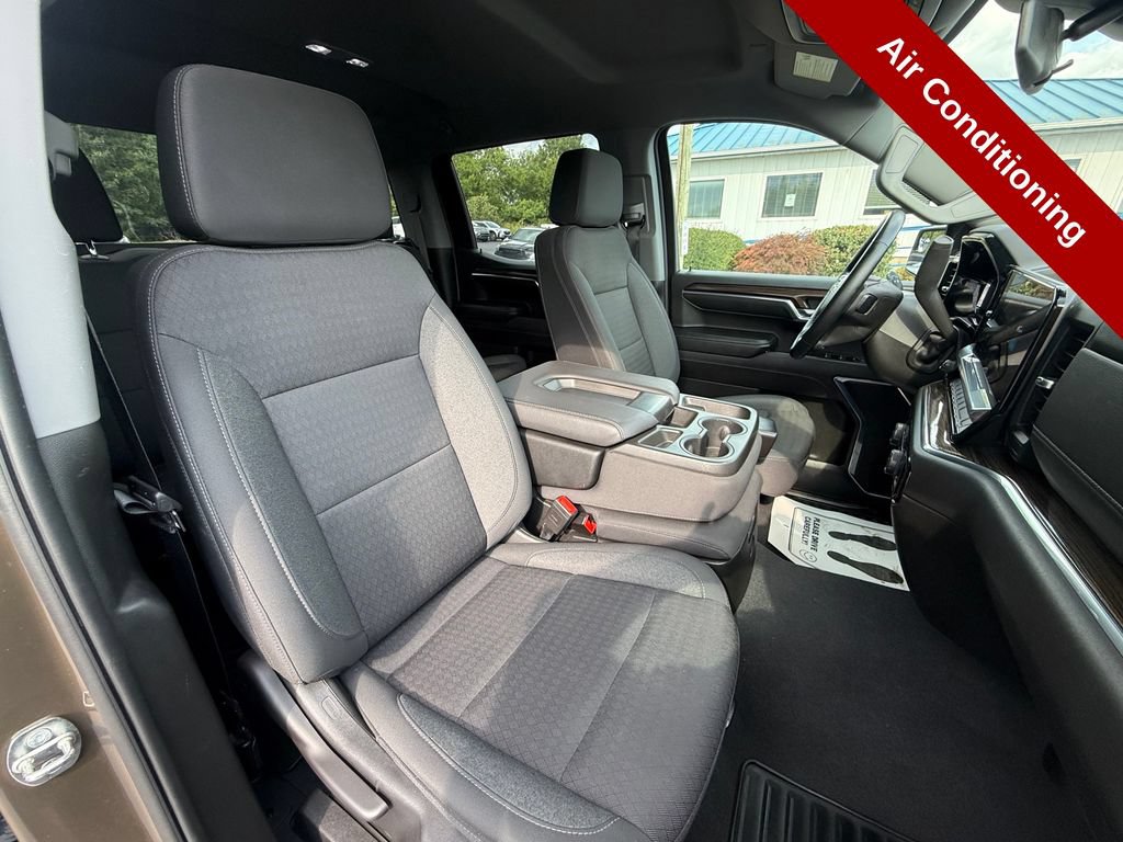 Used 2023 Chevrolet Silverado 1500 LT AWD/4WD image 44