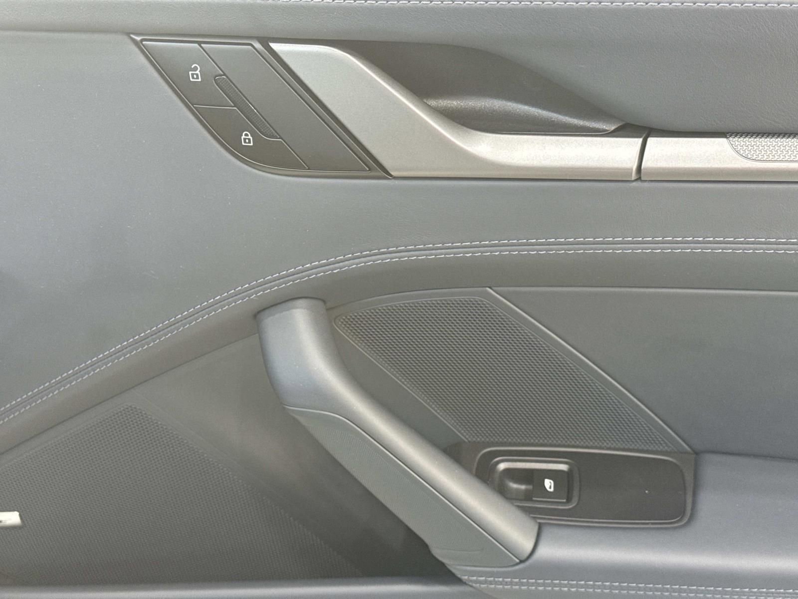 Used 2025 Porsche 911 Carrera image 13