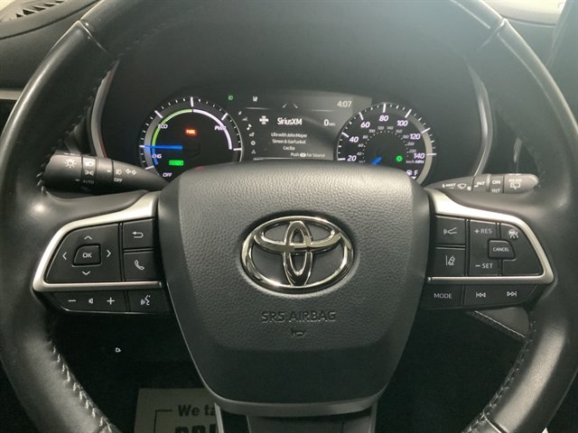 Used 2023 Toyota Highlander XLE AWD/4WD image 25