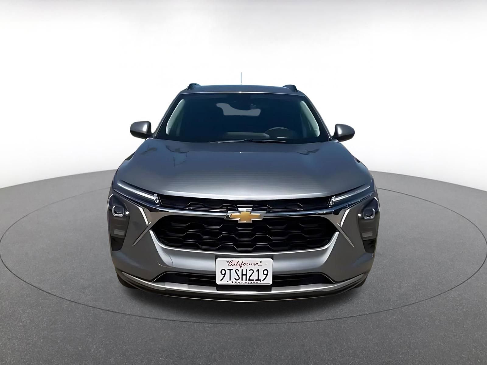 Used 2025 Chevrolet Trax LT FWD image 4