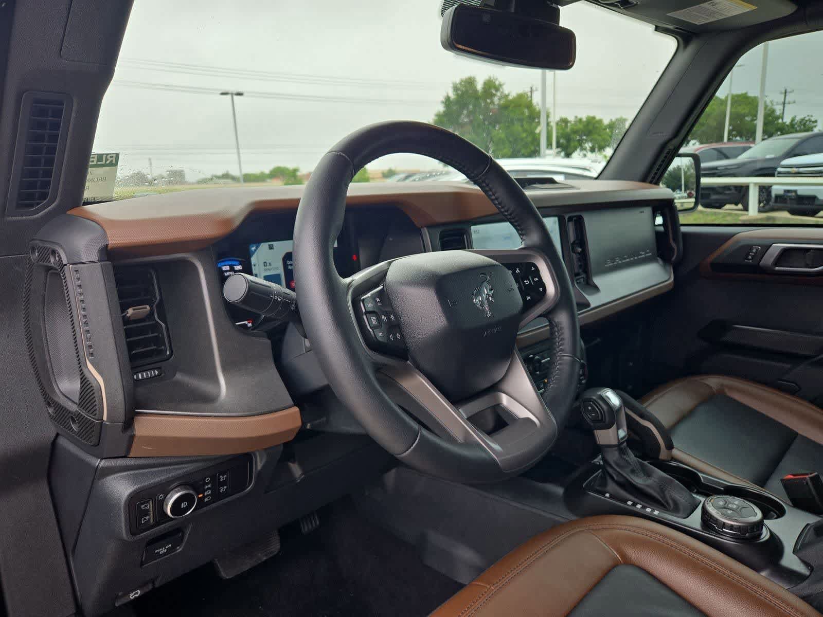 Used 2024 Ford Bronco Outer Banks AWD/4WD image 2