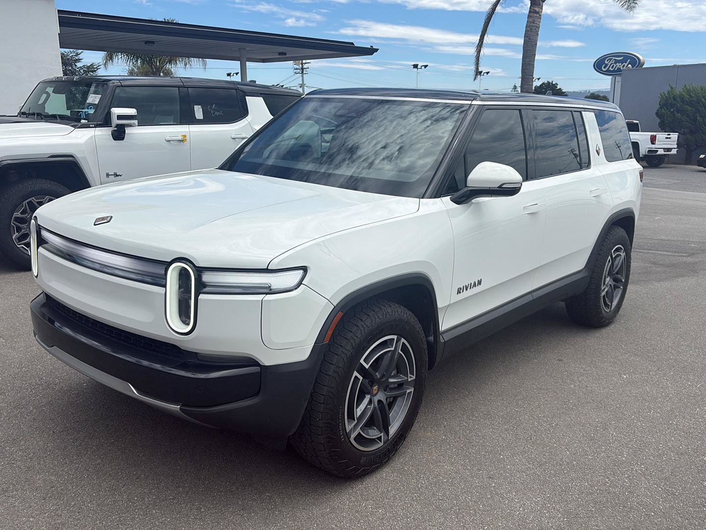 Used 2026 Rivian R1S Adventure