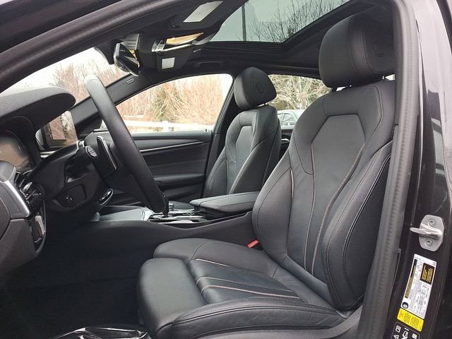 Used 2023 BMW 530i xDrive w/ Premium Package image 13