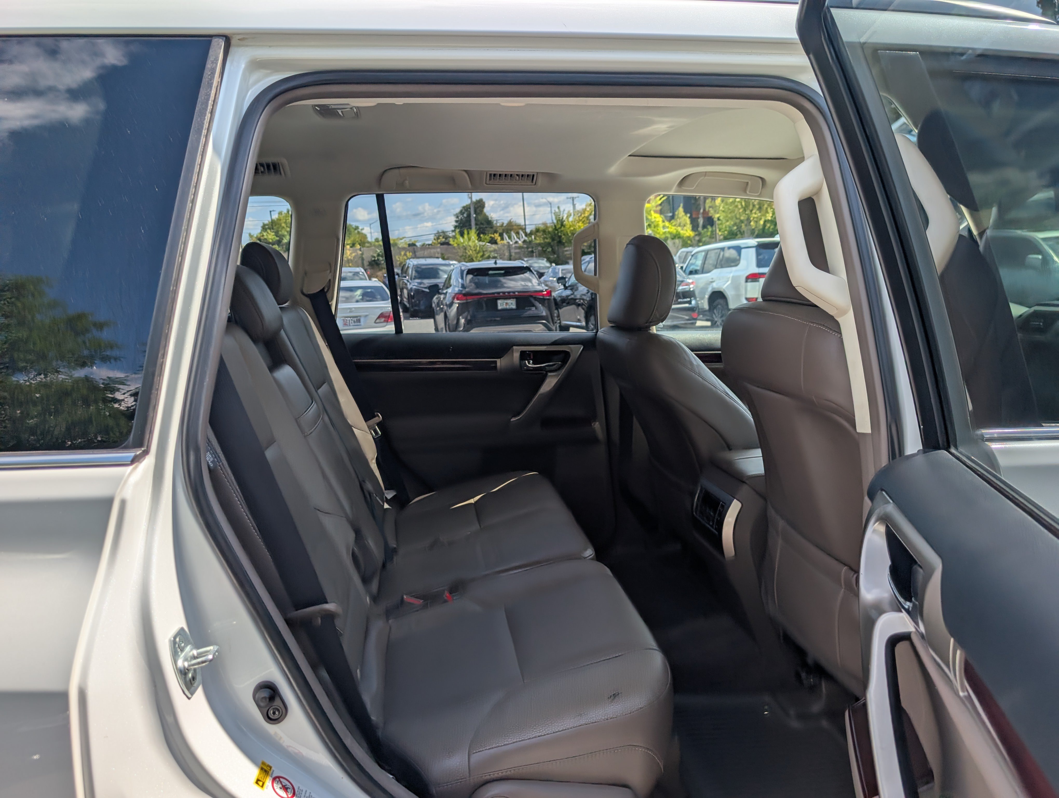 Used 2016 Lexus GX 460 w/ Premium Package AWD/4WD image 10