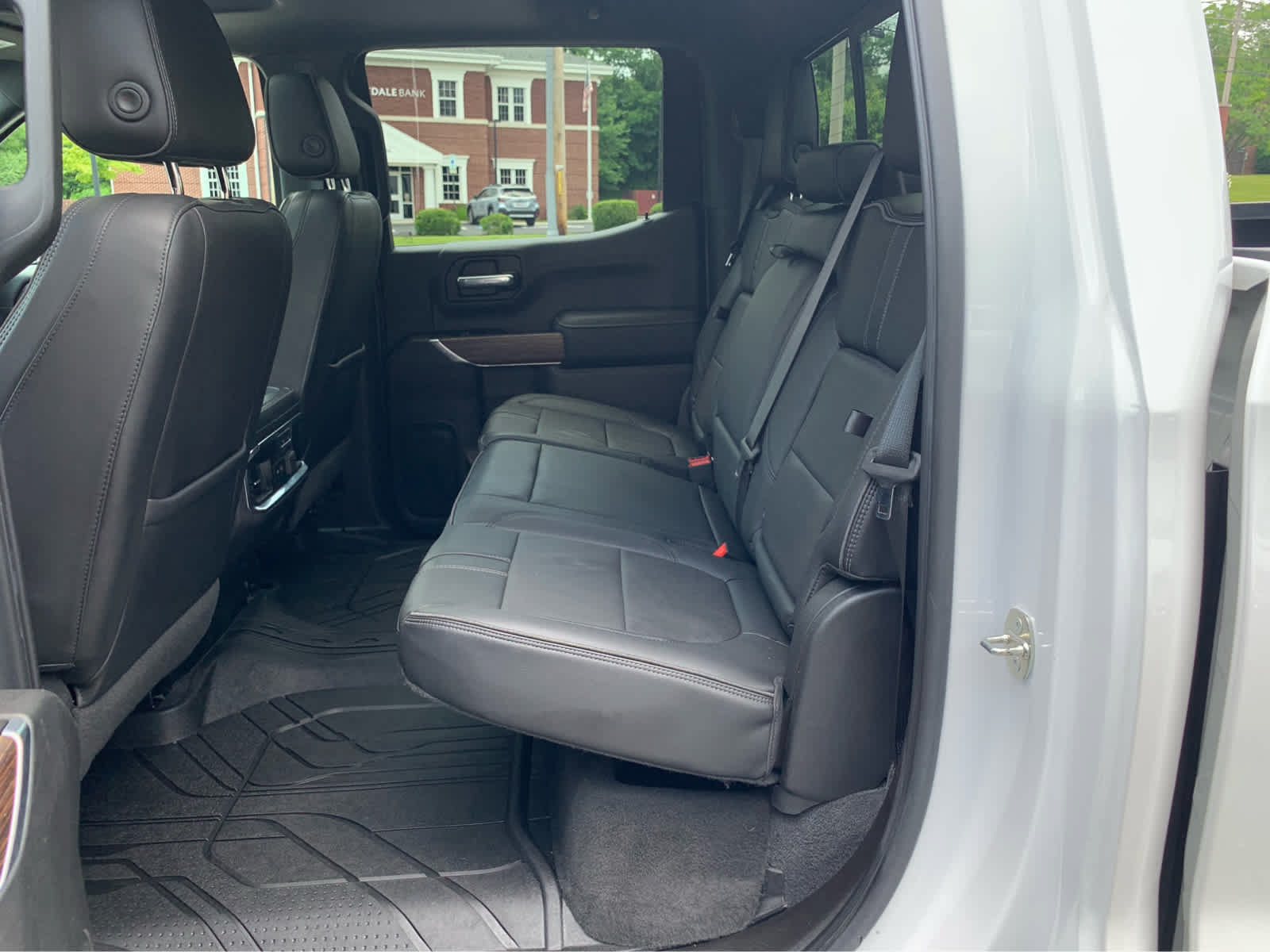 Used 2019 Chevrolet Silverado 1500 High Country w/ Technology Package AWD/4WD image 23