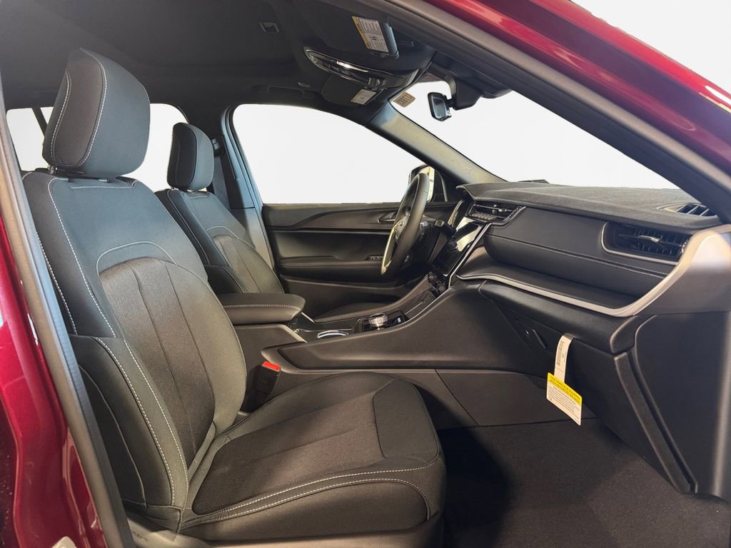 New 2025 Jeep Grand Cherokee Laredo w/ MOPAR Finishing Package image 26