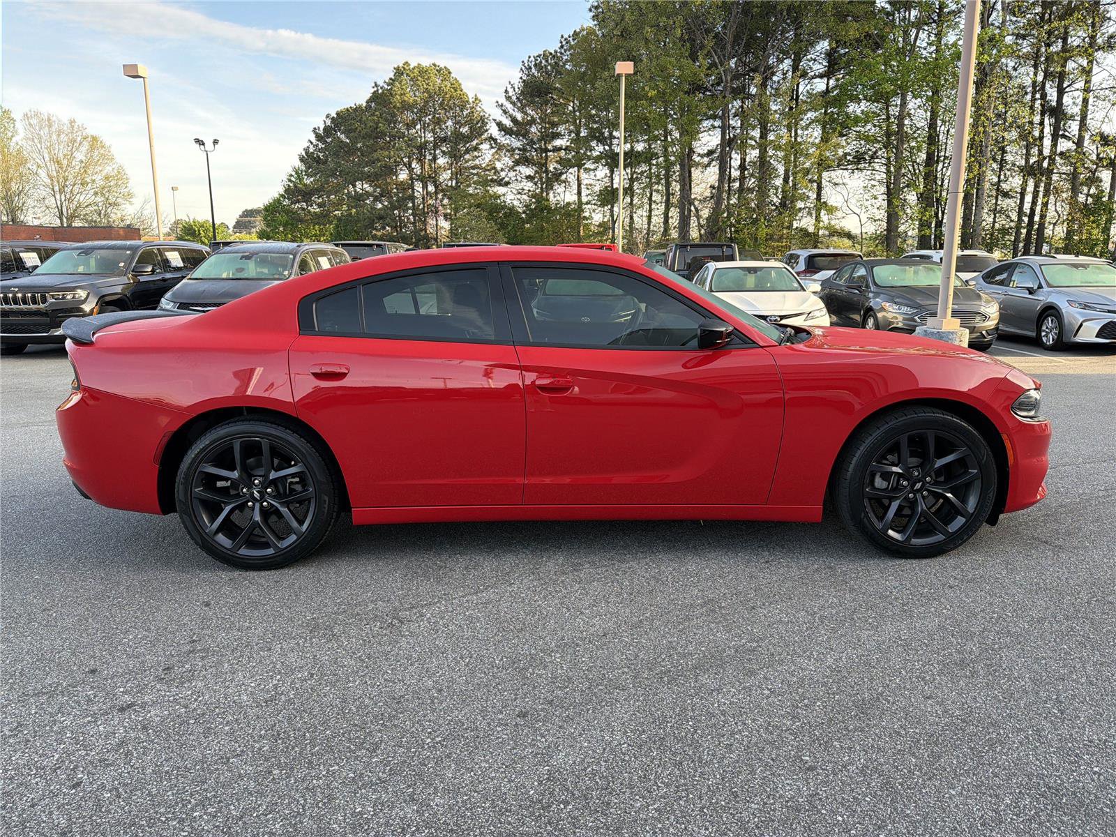 Used 2019 Dodge Charger SXT w/ Blacktop Package image 5