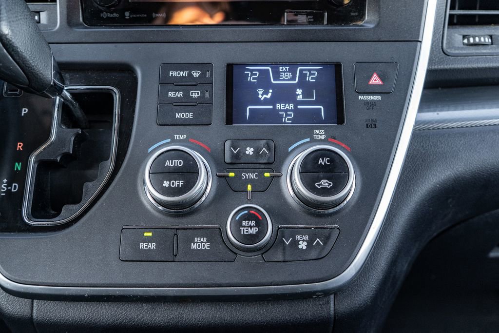 Used 2016 Toyota Sienna SE Premium image 29