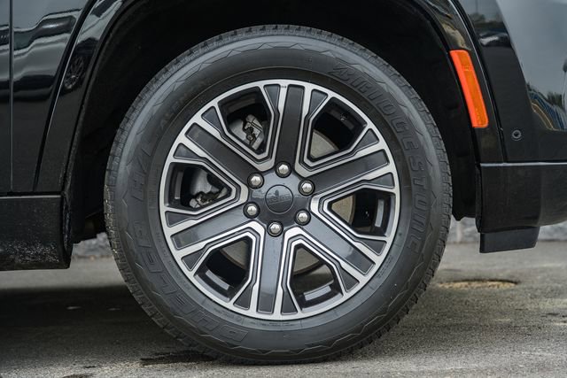 Used 2024 Jeep Wagoneer L Series II image 26