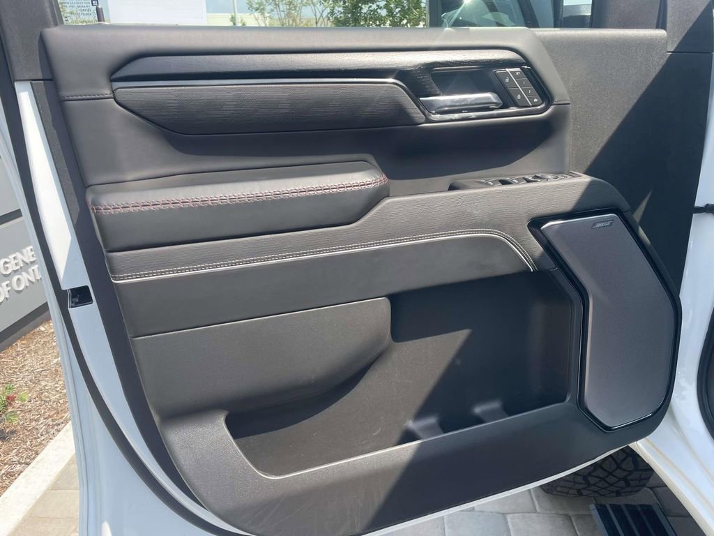 Used 2025 GMC Sierra 2500 AT4X image 16