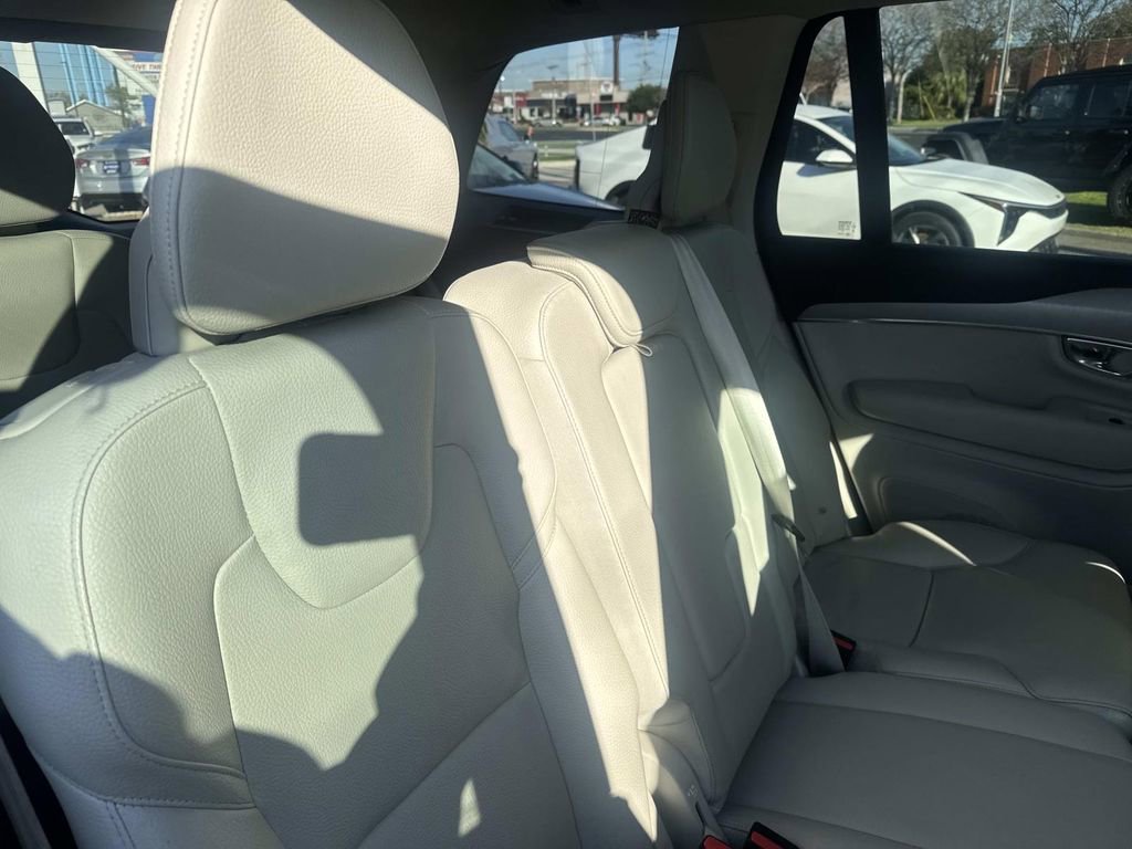 Used 2021 Volvo XC90 T5 Momentum w/ Climate Package image 11