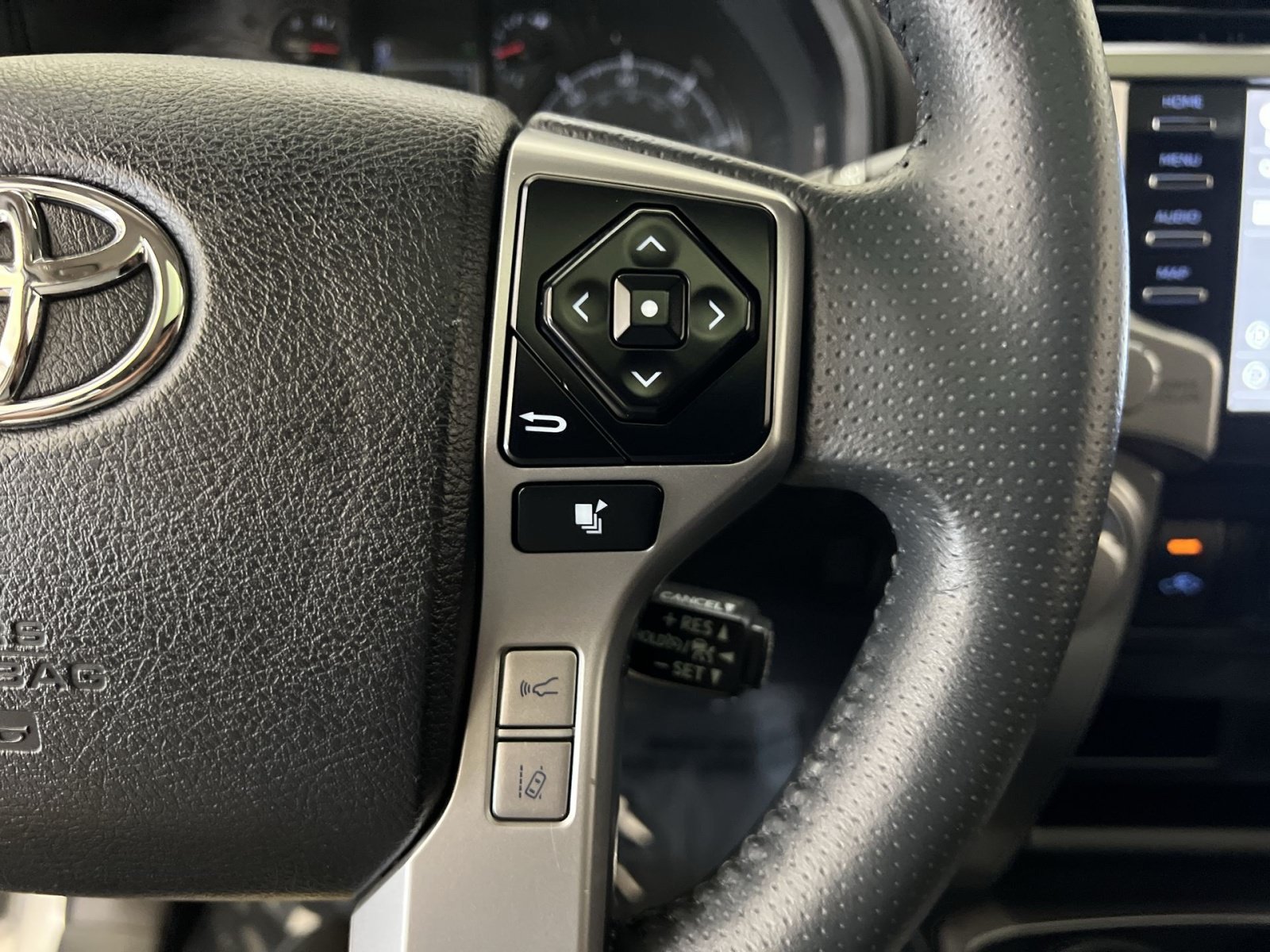 Used 2022 Toyota 4Runner SR5 Premium w/ Moonroof Package AWD/4WD image 33