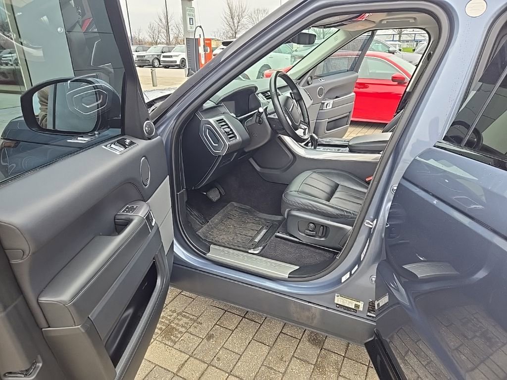 Used 2018 Land Rover Range Rover Sport HSE image 16