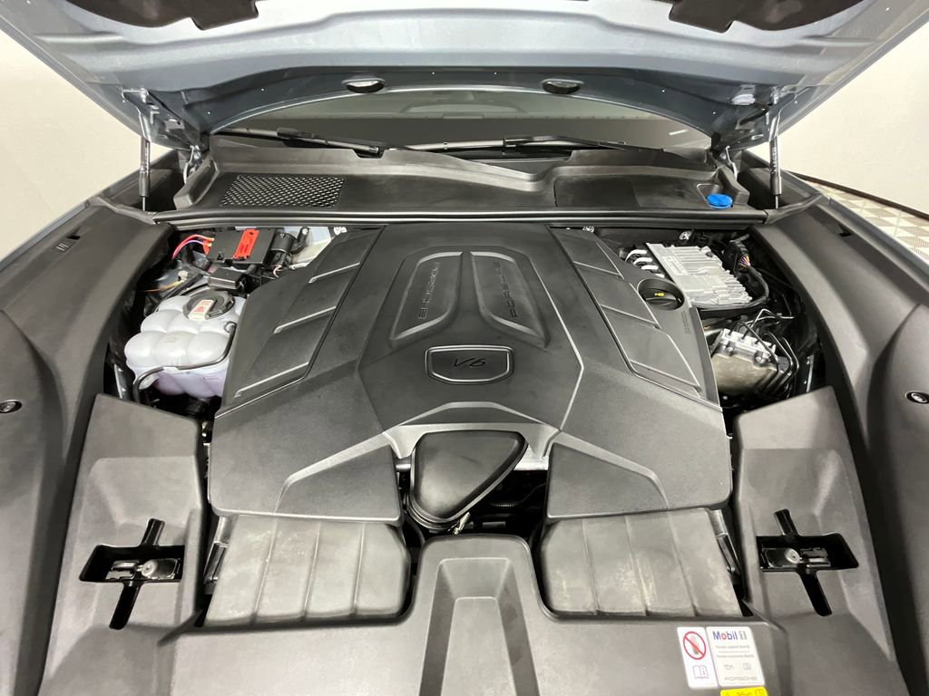 Used 2024 Porsche Cayenne Coupe image 28