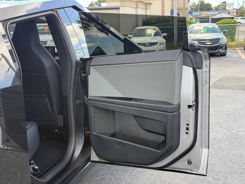 Used 2024 Tesla Cybertruck AWD Crew Cab image 17