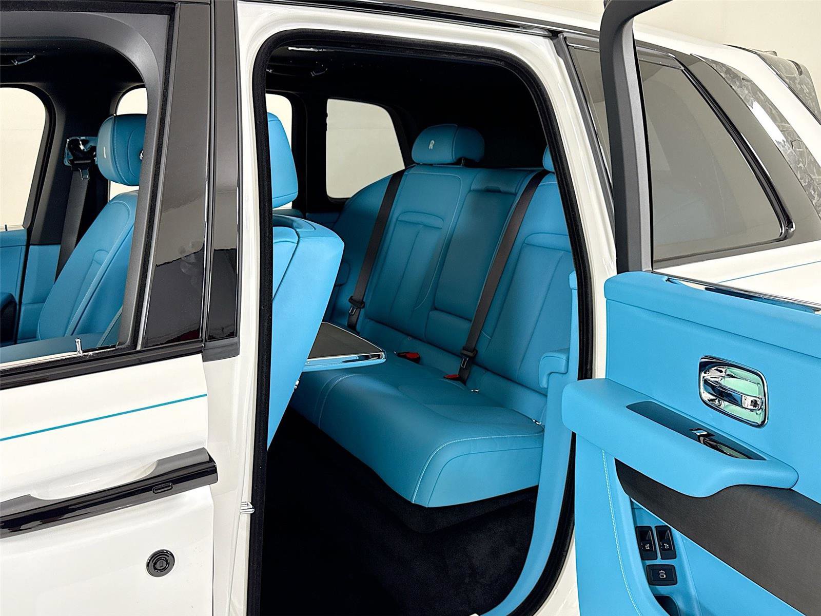 Used 2026 Rolls-Royce Cullinan AWD/4WD image 25