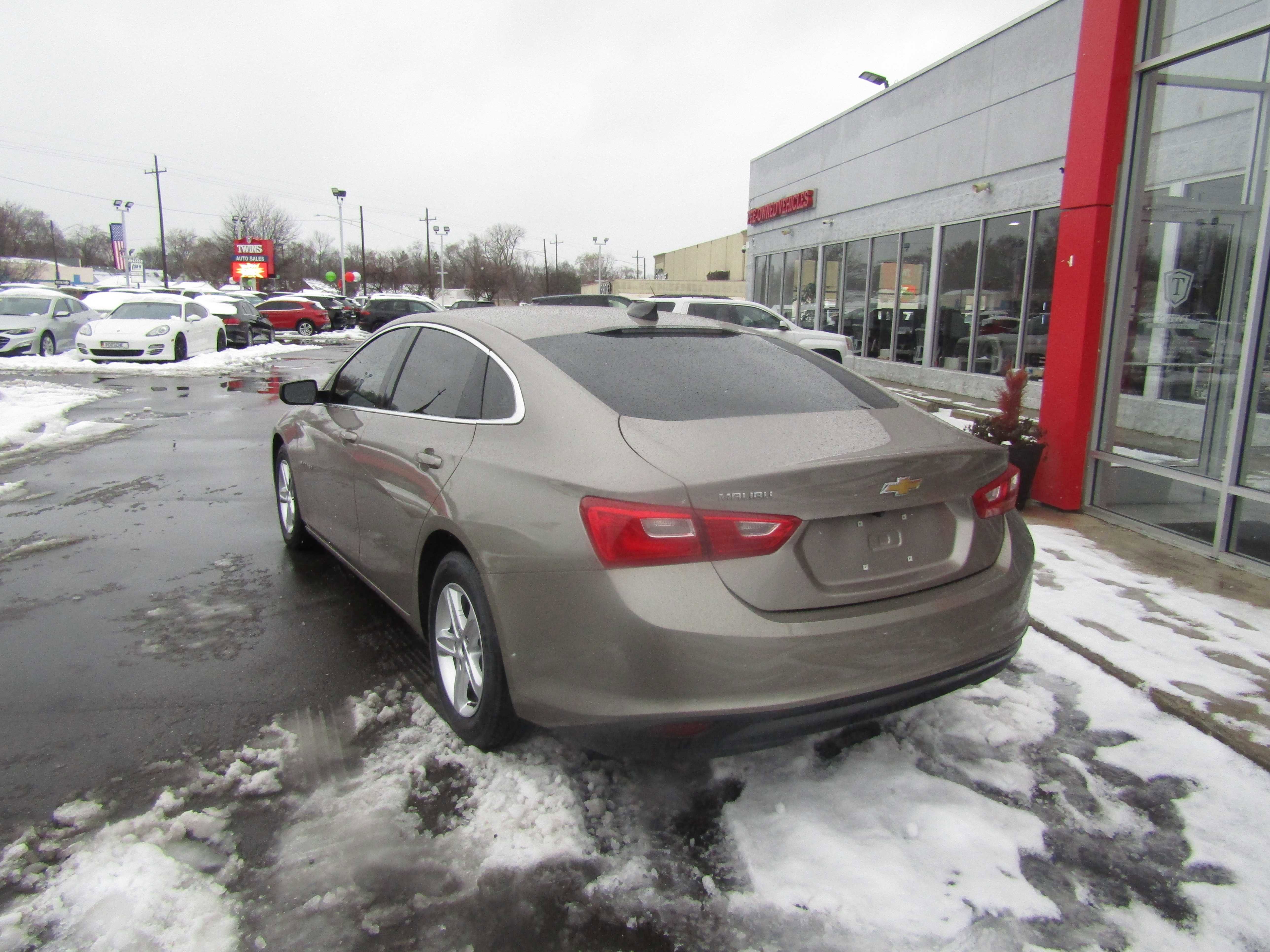 Used 2023 Chevrolet Malibu LS image 3