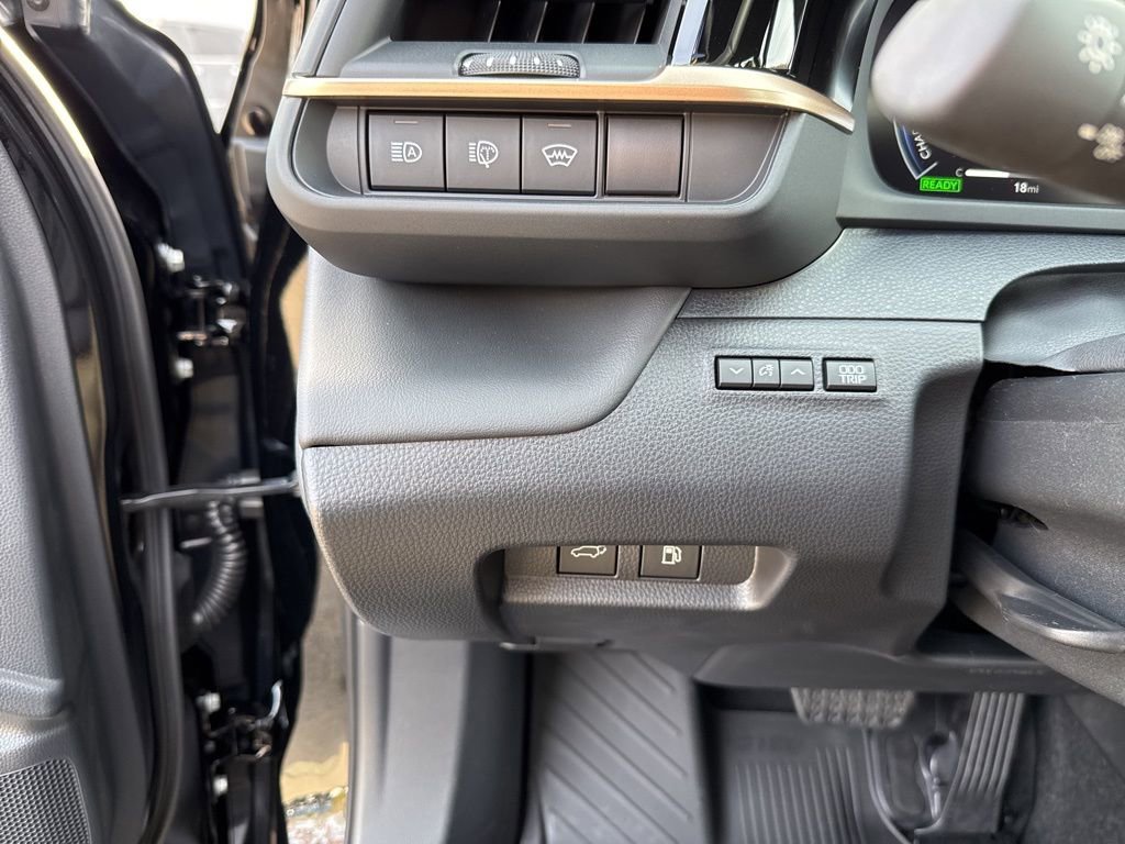 Certified 2025 Toyota Crown Signia w/ Advanced Technology Package image 17