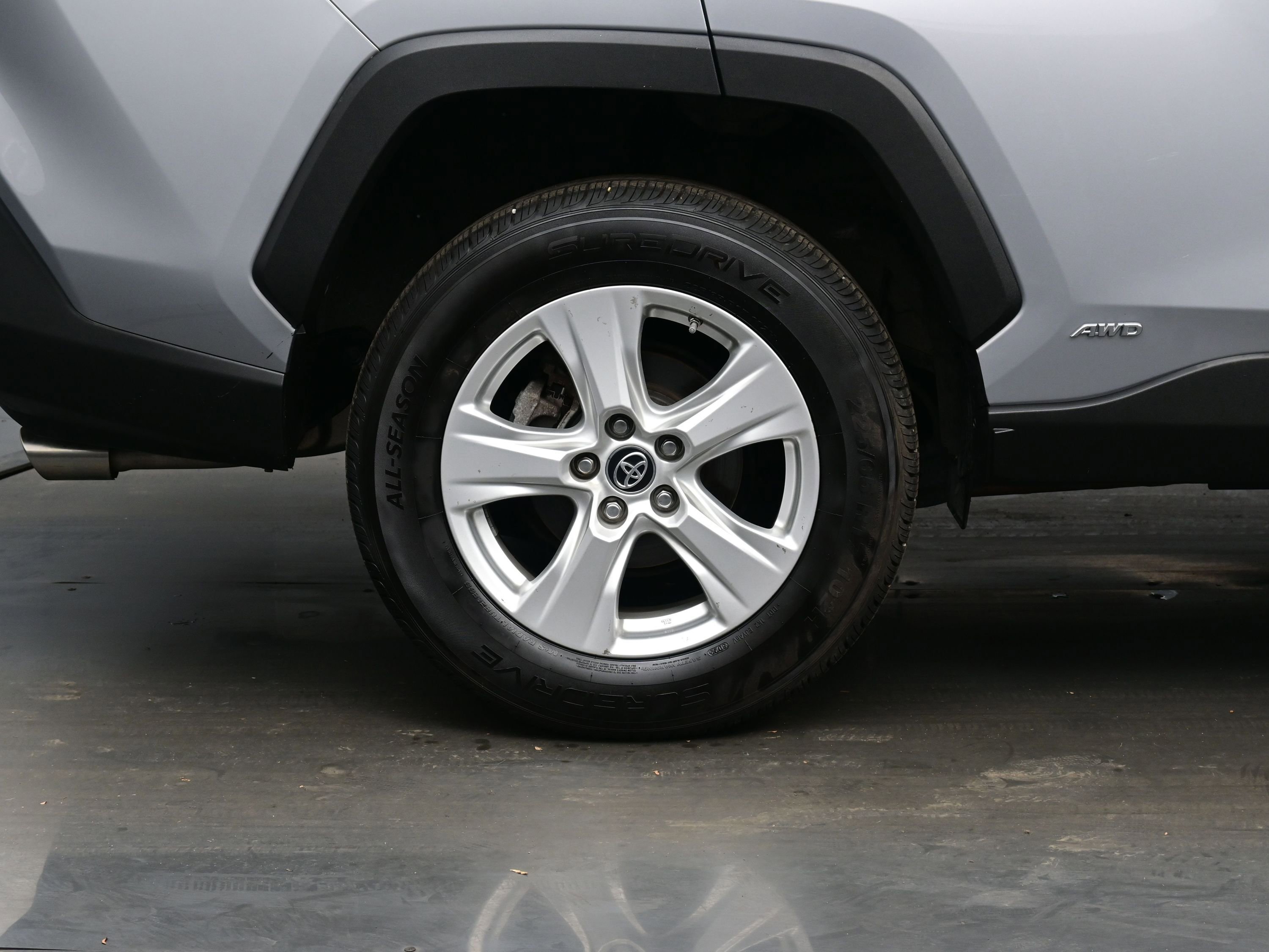 Used 2021 Toyota RAV4 LE image 9