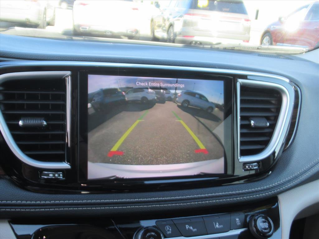 Used 2024 Chrysler Pacifica Limited image 23