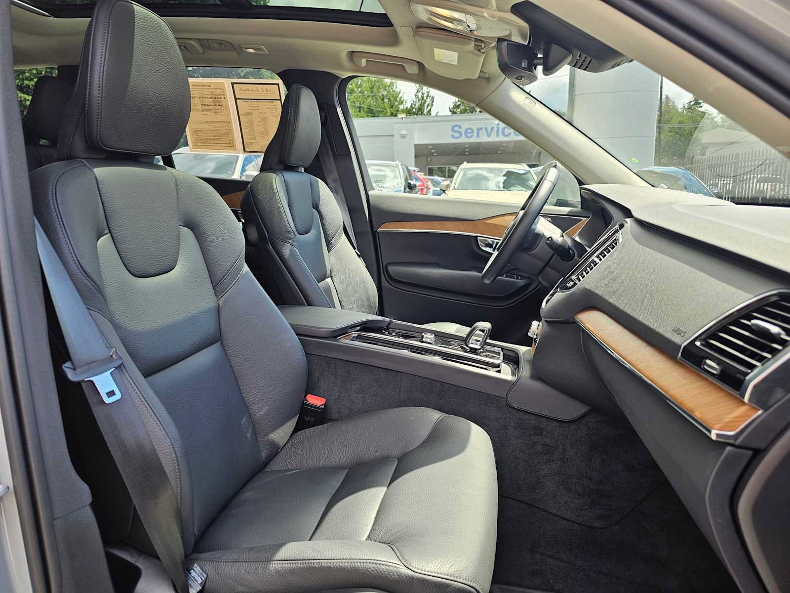 Certified 2025 Volvo XC90 T8 Plus w/ Protection Package Premier AWD/4WD image 11
