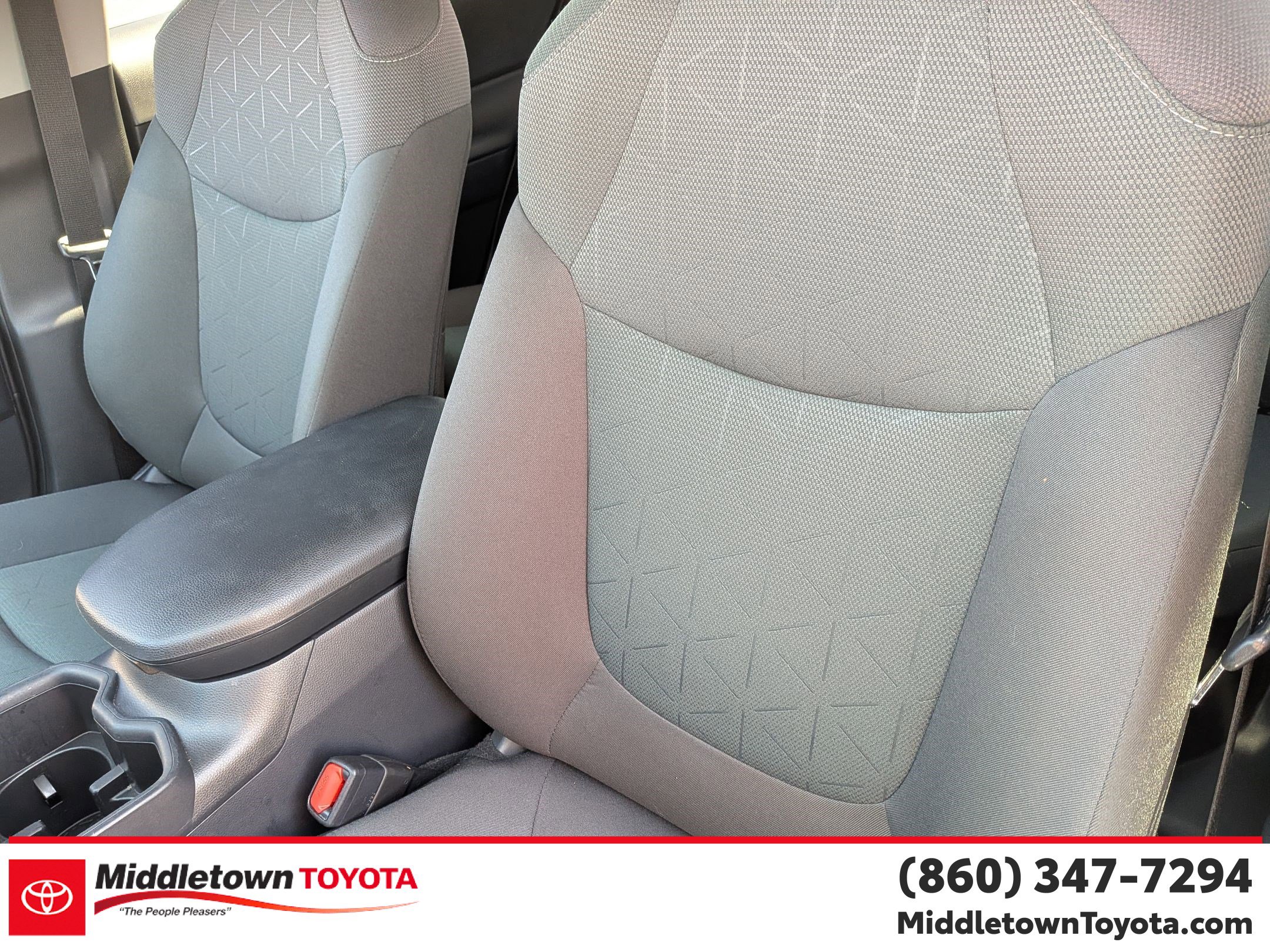 Used 2025 Toyota RAV4 XLE image 14