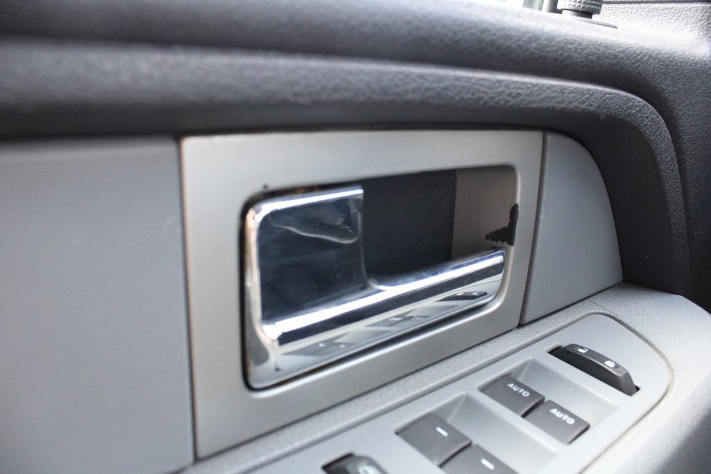 Used 2011 Ford F150 XLT AWD/4WD image 5