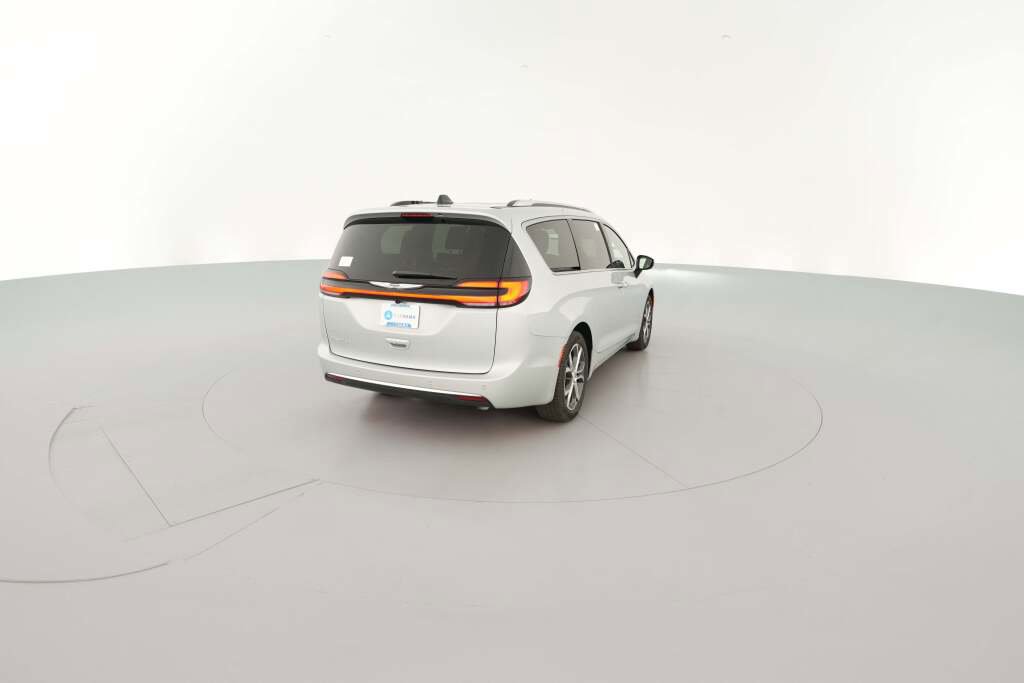 New 2026 Chrysler Pacifica Pinnacle image 11