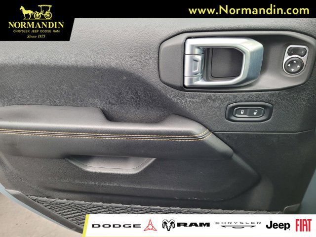 Used 2024 Jeep Wrangler Unlimited Sahara w/ Technology Group AWD/4WD image 15