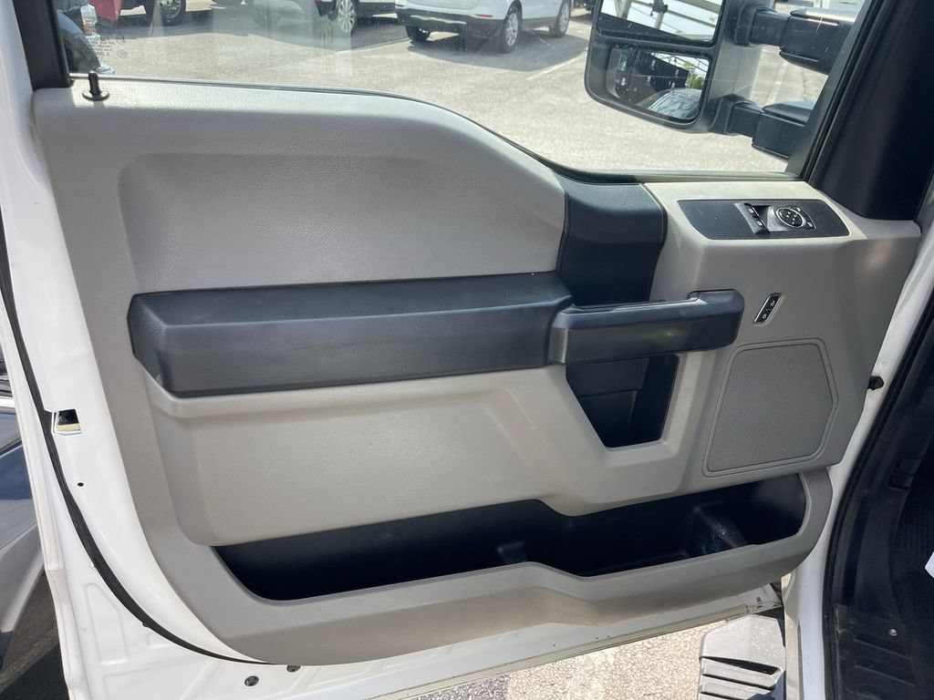 Used 2017 Ford F250 XL w/ Power Equipment Group AWD/4WD image 4