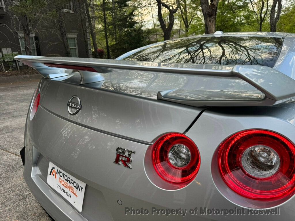 Used 2024 Nissan GT-R Premium w/ Premium Interior Package image 16