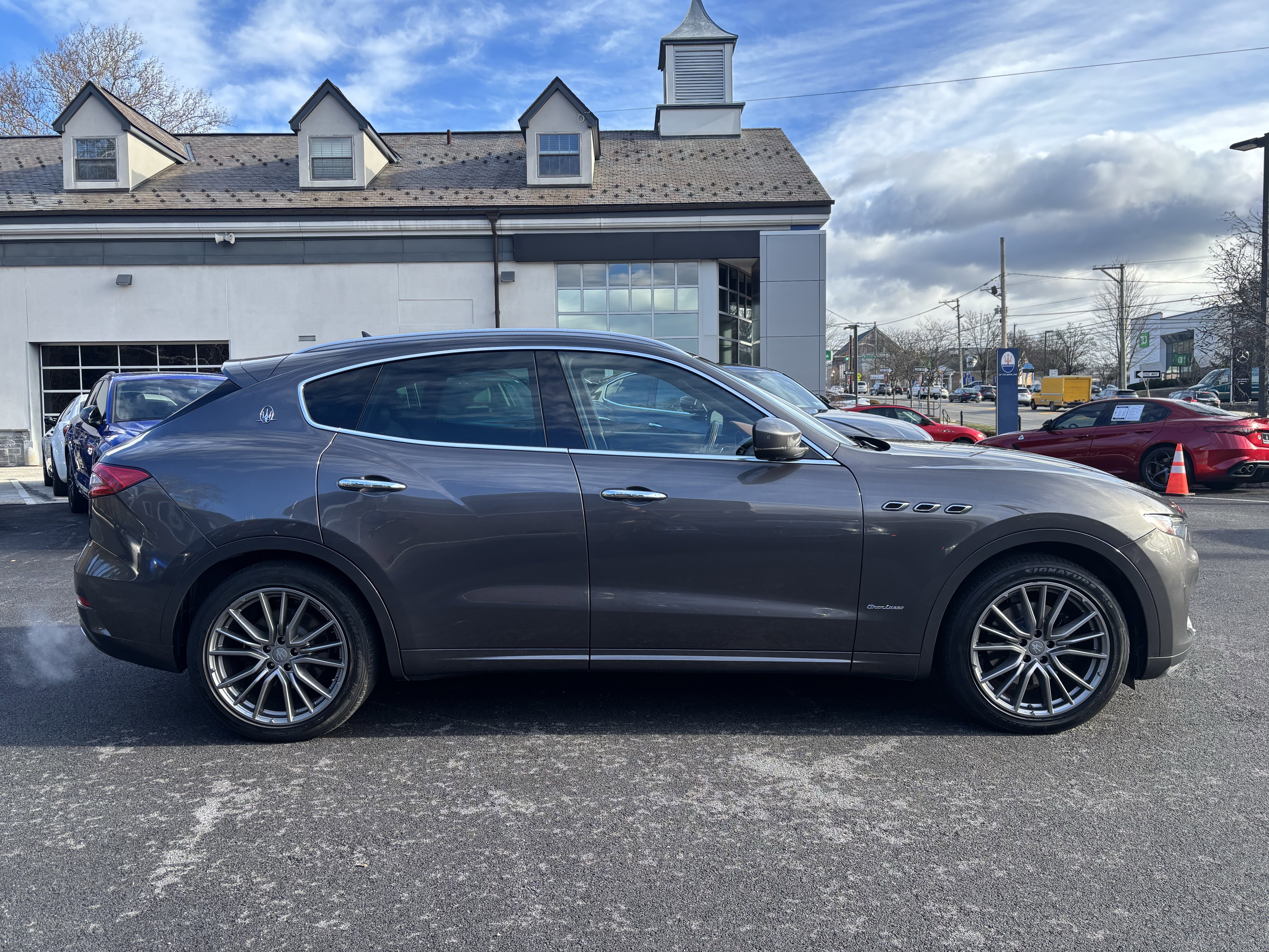 Used 2019 Maserati Levante GranLusso image 6