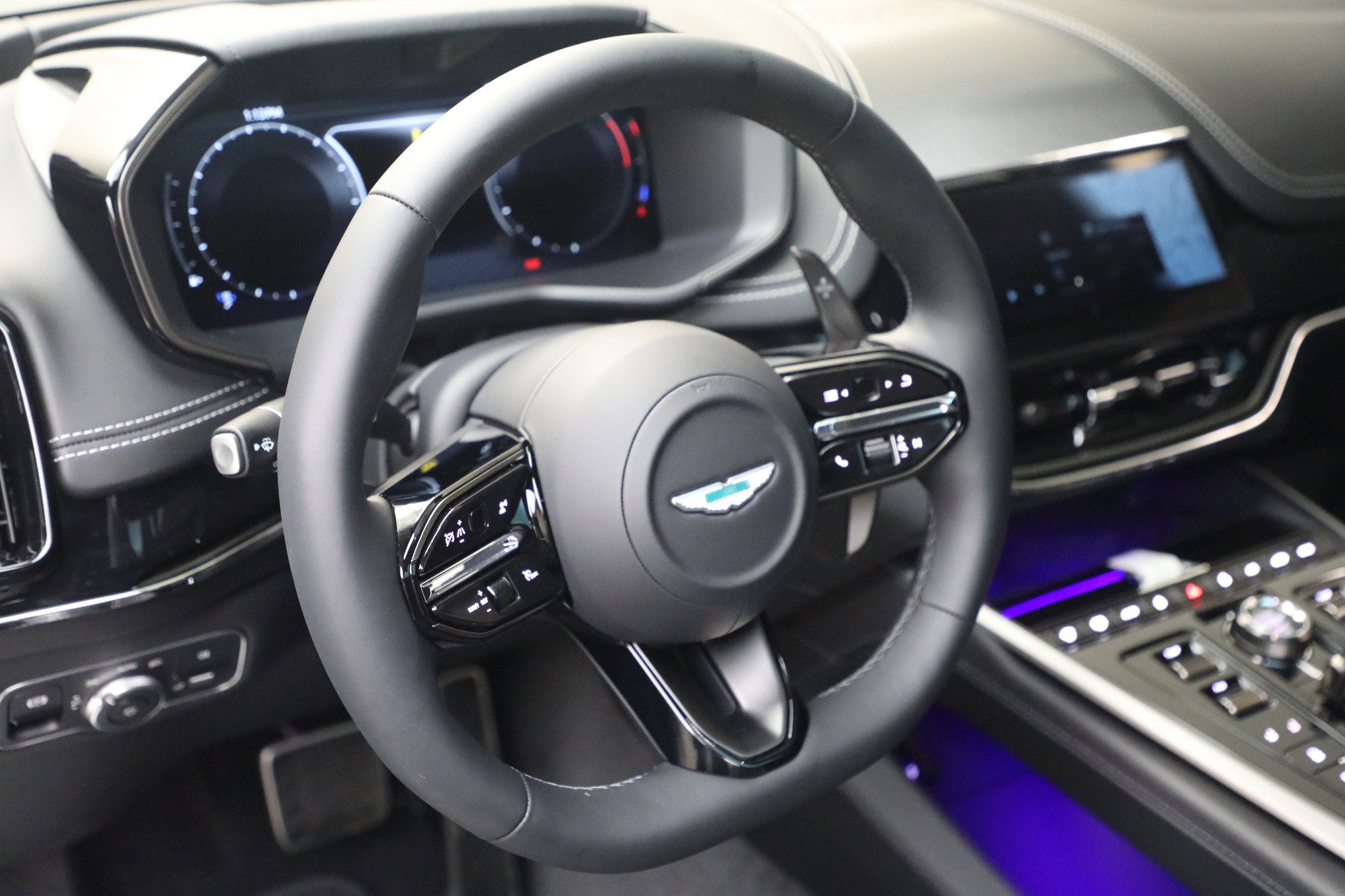 New 2026 Aston Martin DBX 707 image 23