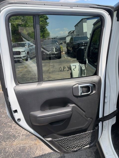 Used 2022 Jeep Gladiator Willys AWD/4WD image 26