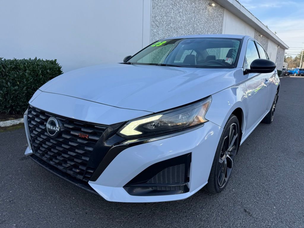 Used 2023 Nissan Altima 2.5 SR image 3