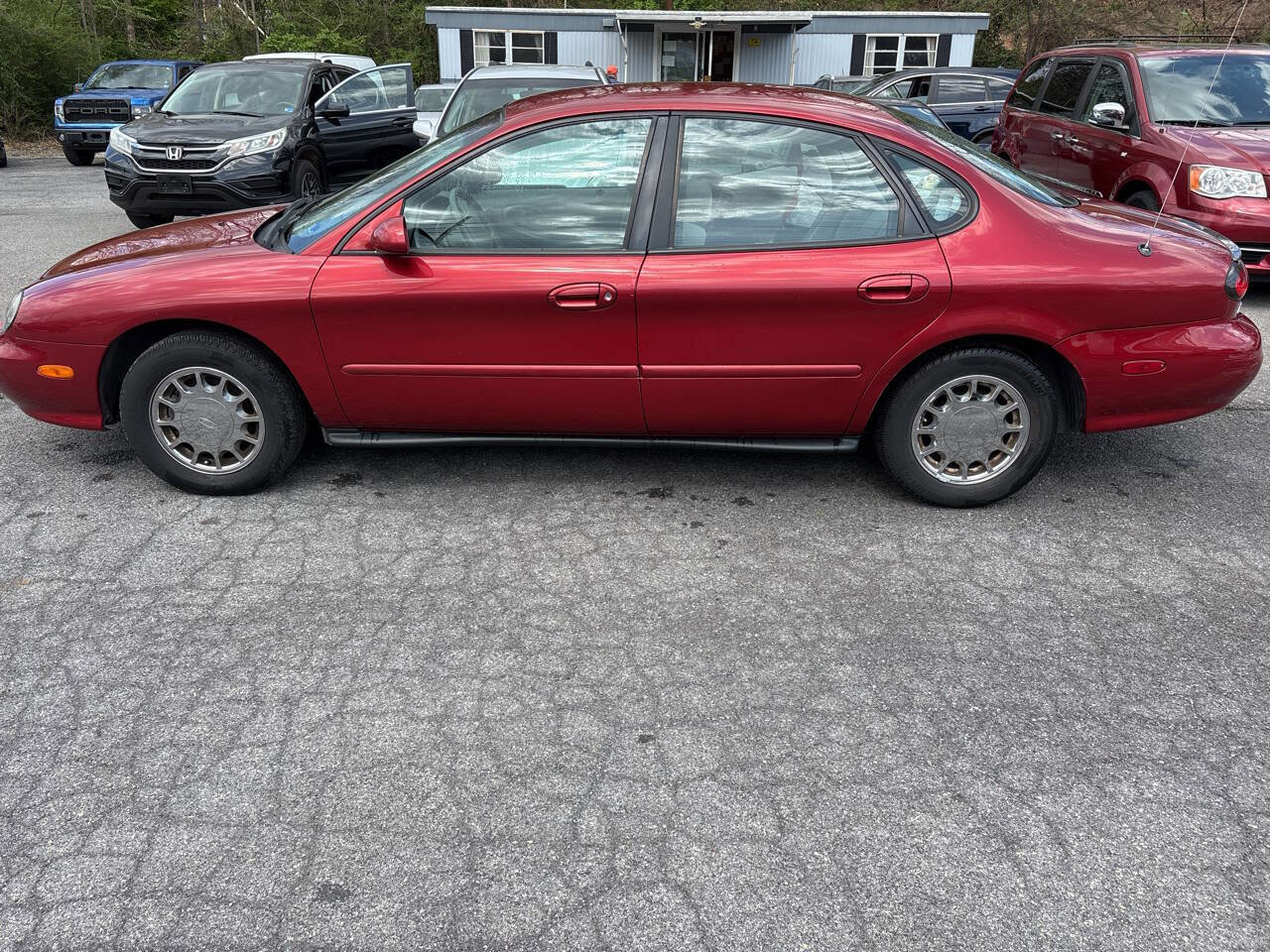 Used 1998 Ford Taurus SE FWD image 13