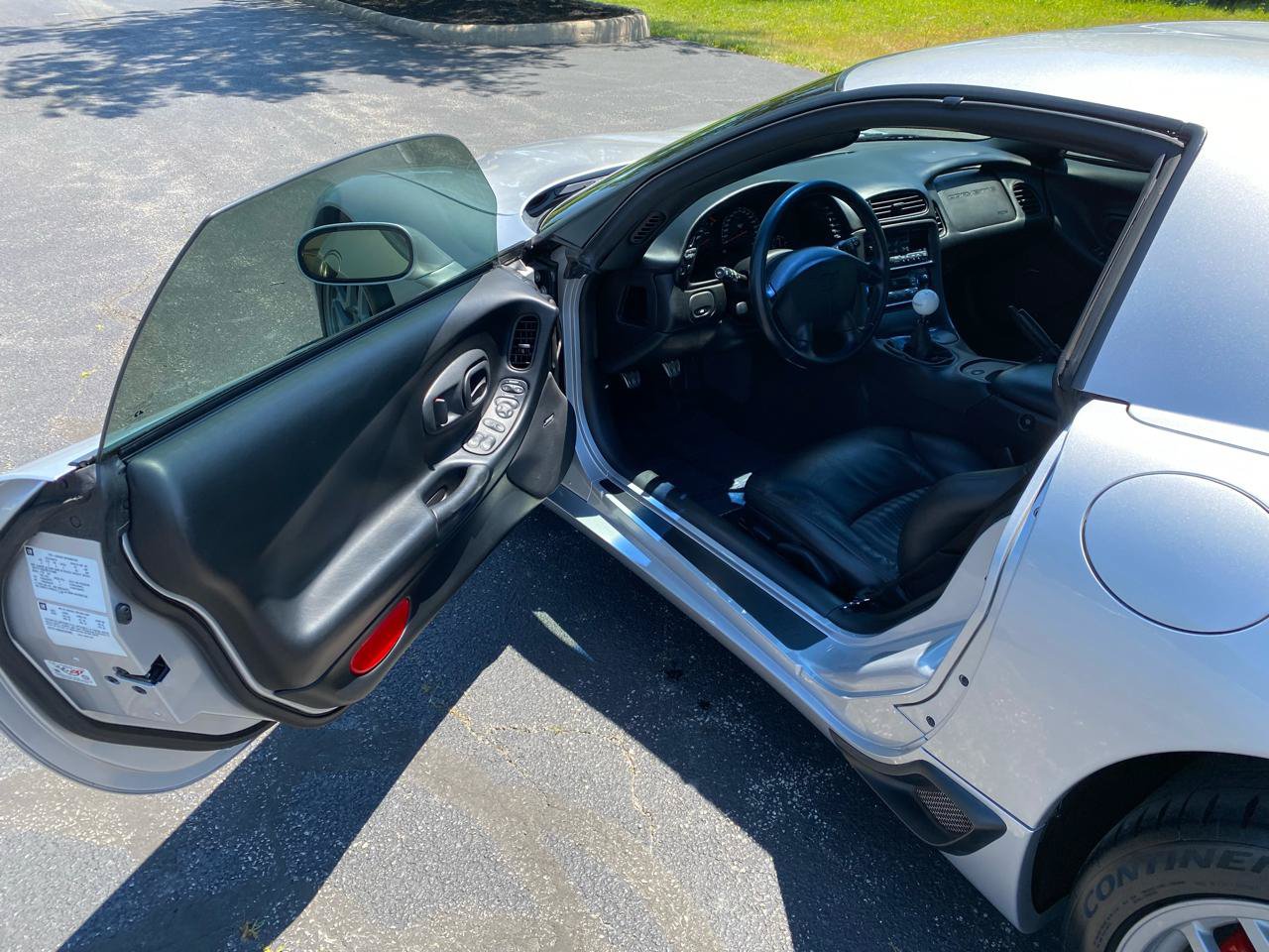 Used 2002 Chevrolet Corvette Z06 w/ Memory Pkg RWD image 10