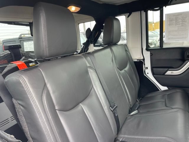 Used 2016 Jeep Wrangler Unlimited Rubicon w/ Dual Top Group AWD/4WD image 13