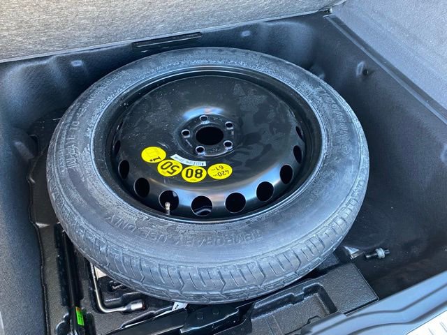 Used 2020 Mercedes-Benz GLE 350 4MATIC w/ Premium Package image 12