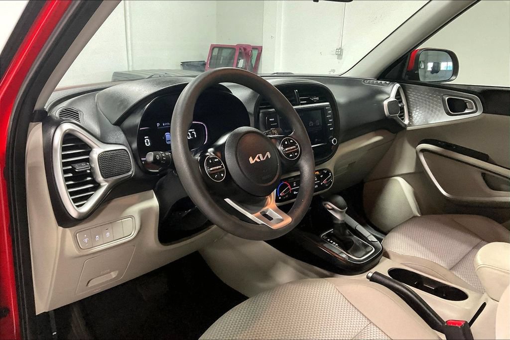 Used 2023 Kia Soul LX FWD image 16