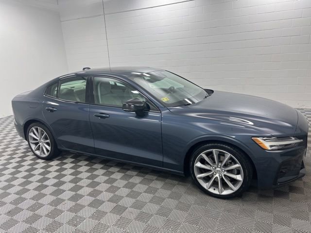 Used 2021 Volvo S60 T5 Momentum w/ Advanced Package AWD/4WD image 4