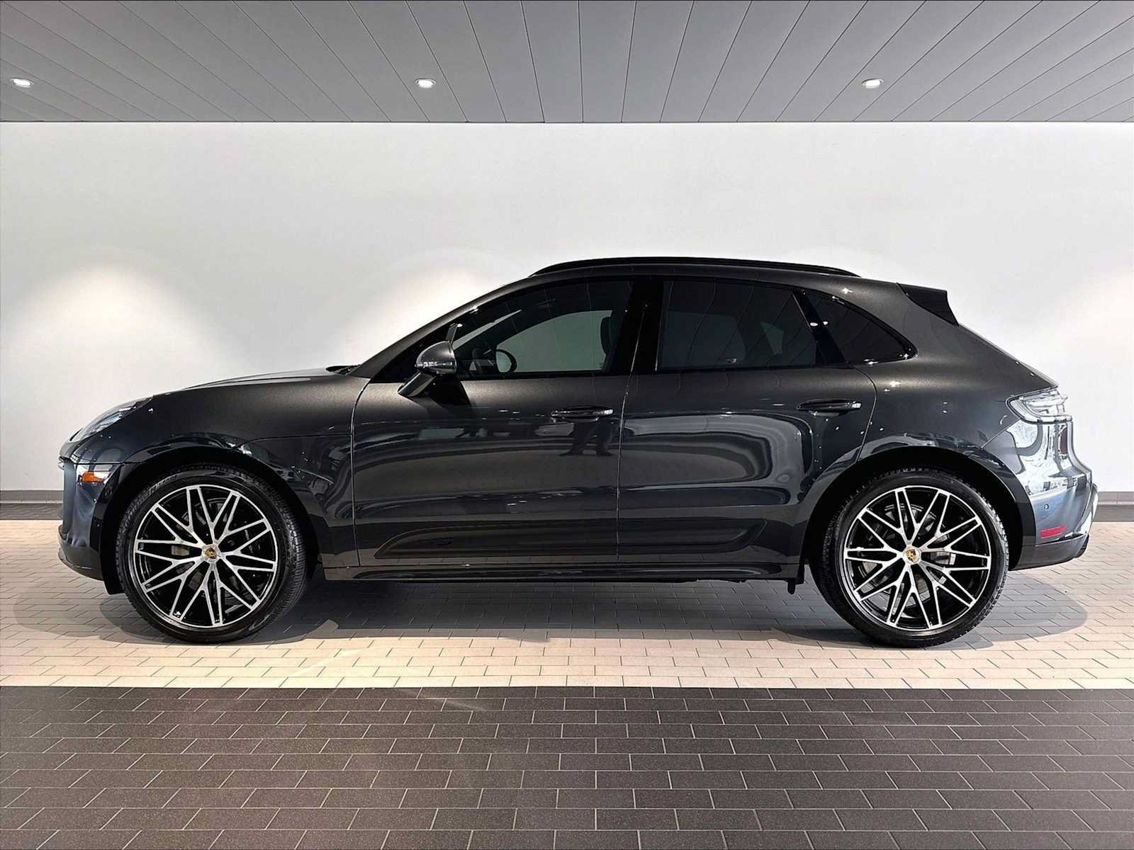 Used 2026 Porsche Macan GTS AWD/4WD image 2