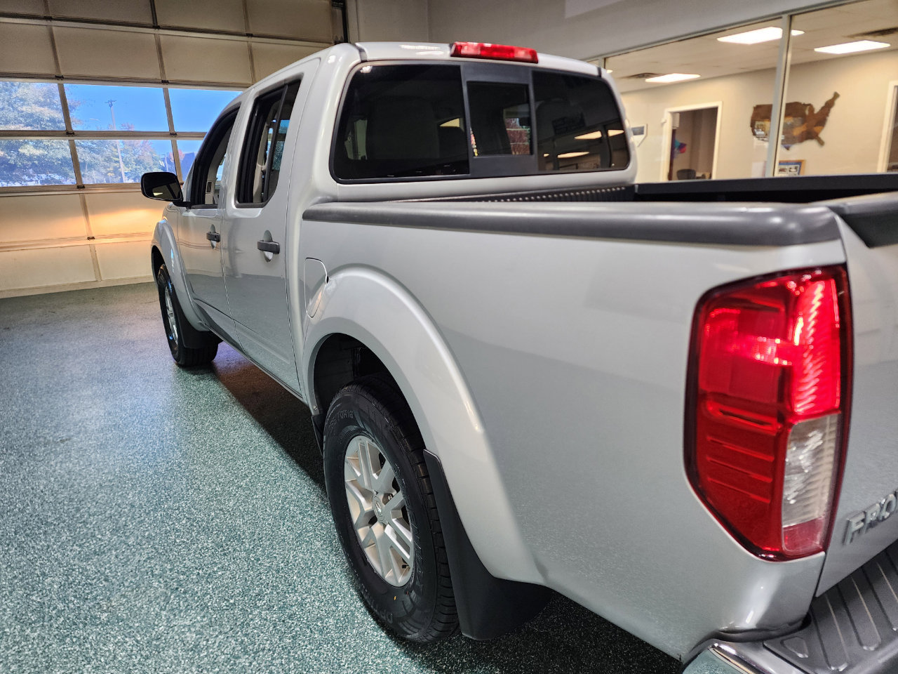 Used 2019 Nissan Frontier SV image 10