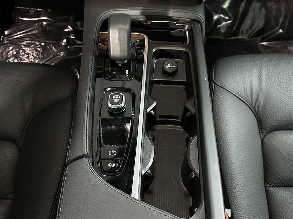 Used 2024 Volvo XC90 B6 Plus image 21