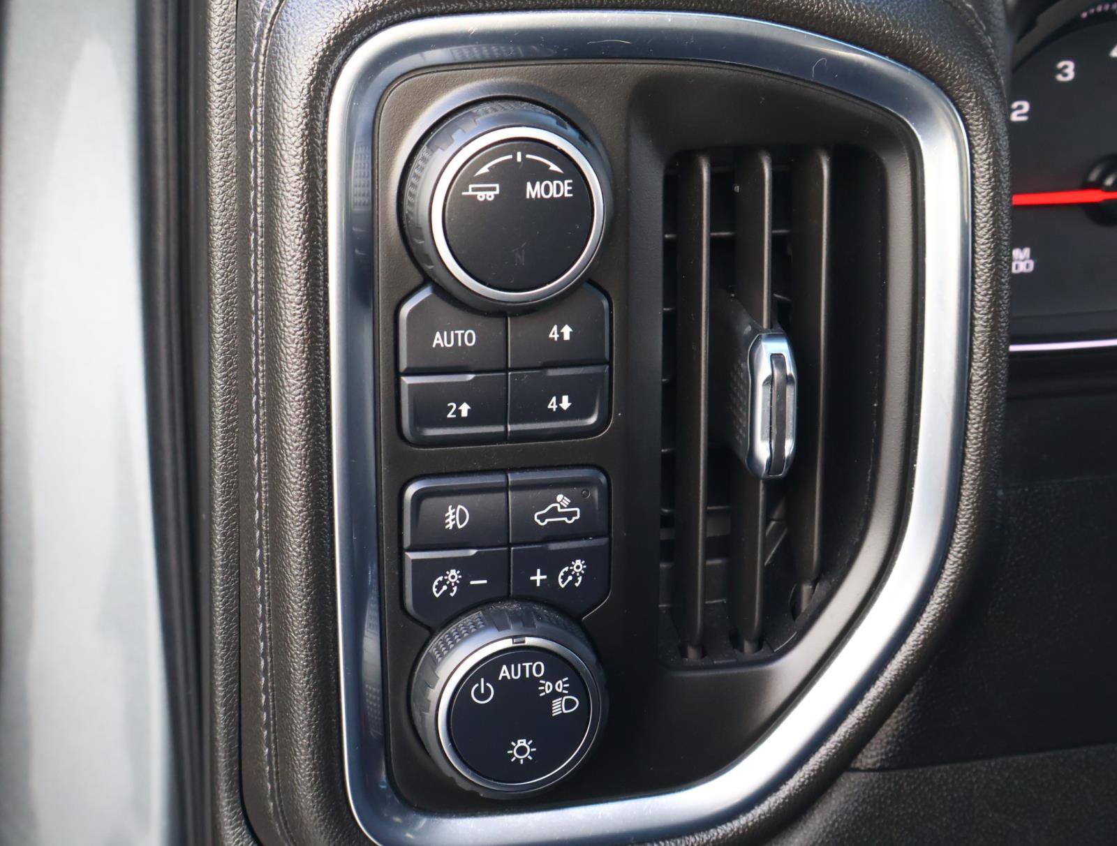 Used 2021 Chevrolet Silverado 1500 LT Trail Boss w/ LPO, Dark Essentials Package image 23